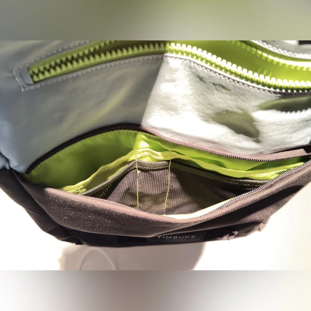 Timbuk2 Two-Tone Tote/Backpack two way carry option - Picture 3 of 6